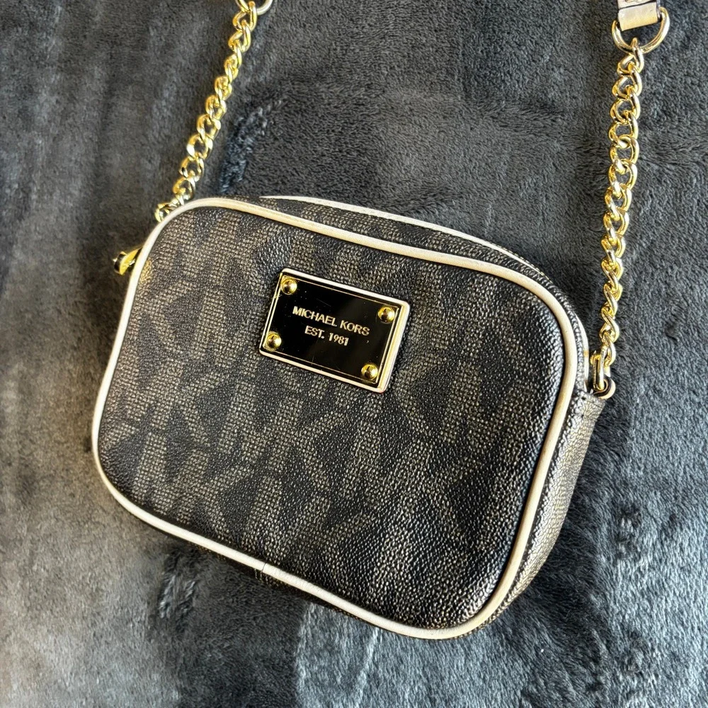 Michael Kors Monogram‎ Camera Crossbody Bag Gold Chain Beige Trim